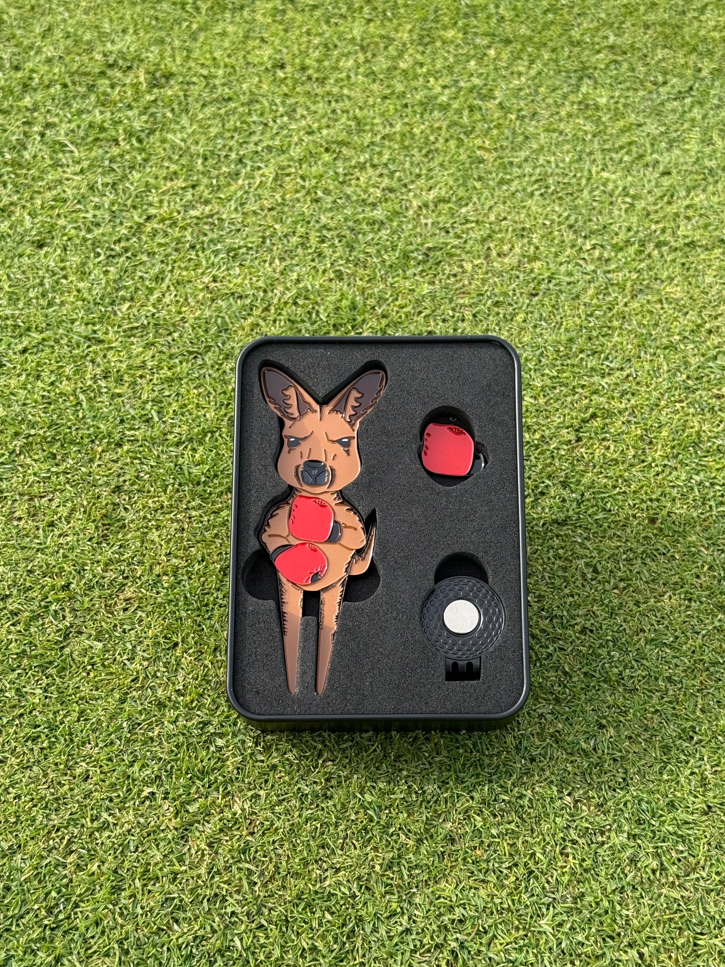 Boxing Kangaroo divot tool + ball marker & hat clip