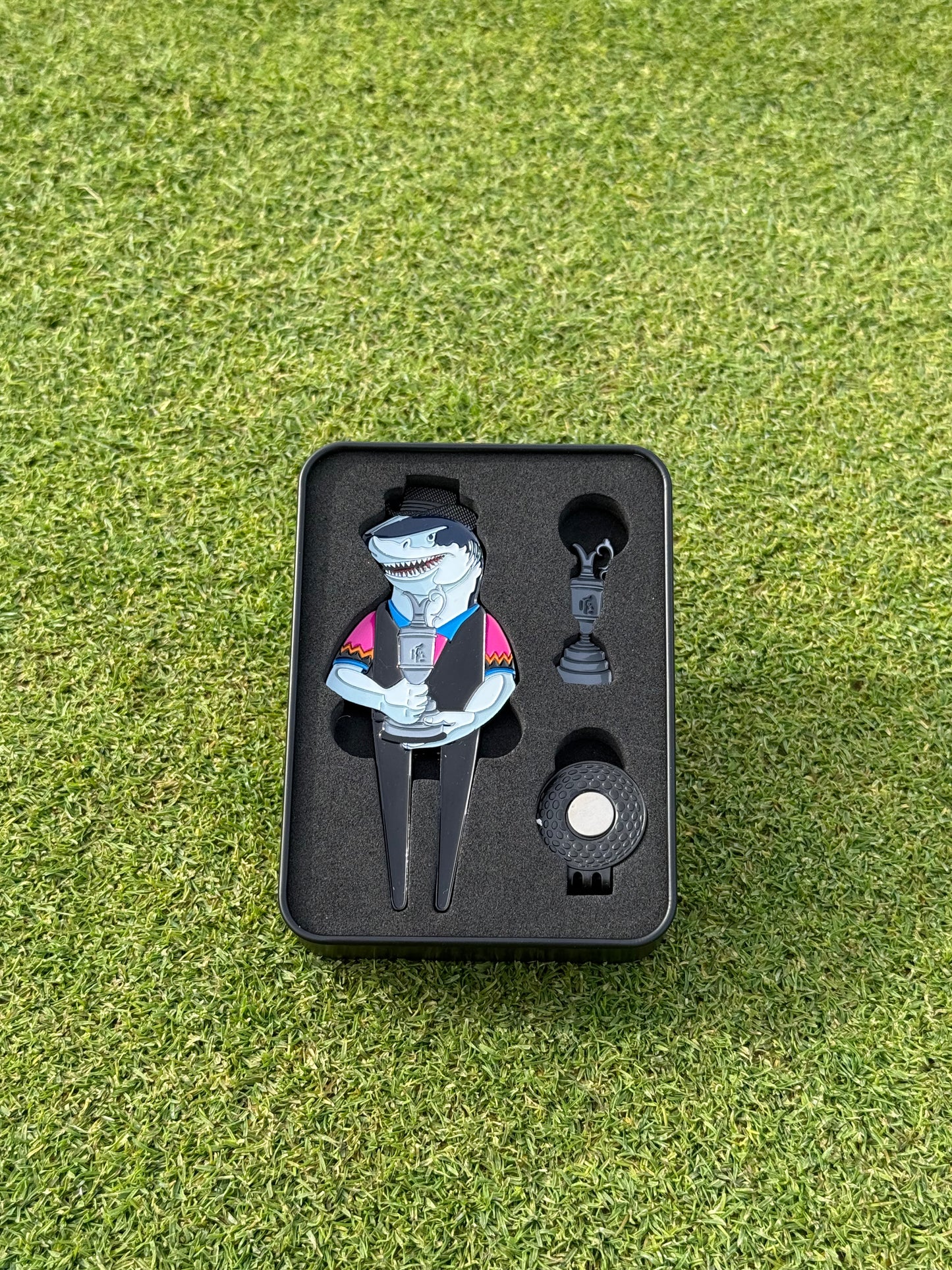 Great White Shark divot tool + ball marker & hat clip