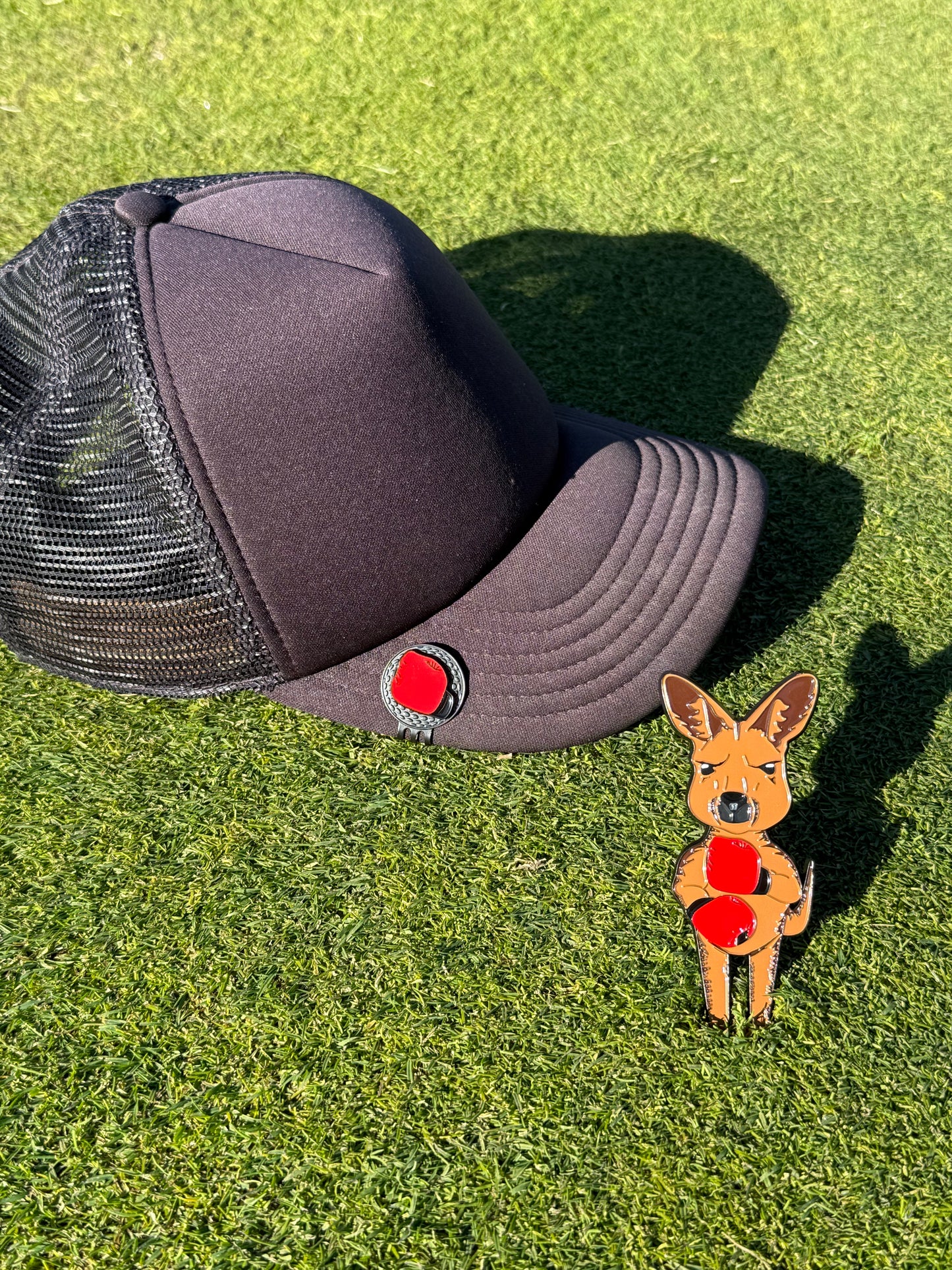 Boxing Kangaroo divot tool + ball marker & hat clip