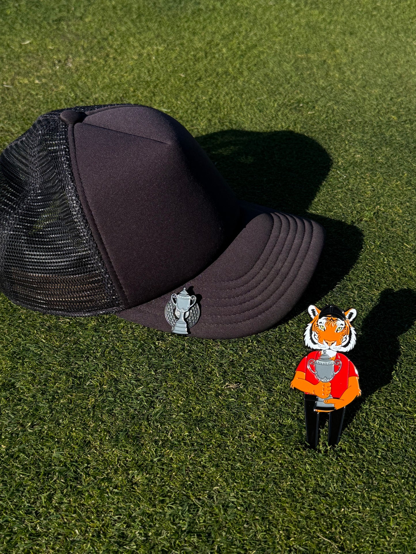 Championship Tiger divot tool + ball marker & hat clip