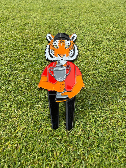 Championship Tiger divot tool + ball marker & hat clip