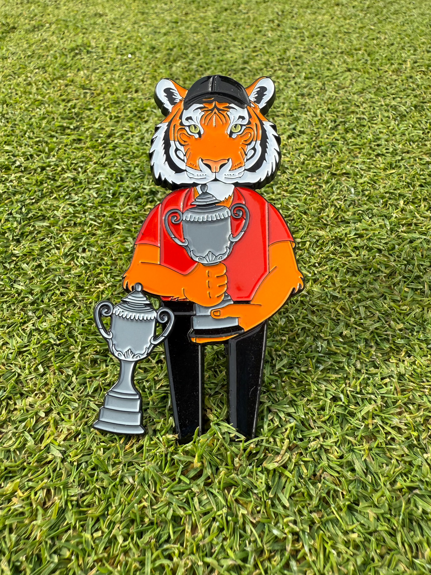 Championship Tiger divot tool + ball marker & hat clip