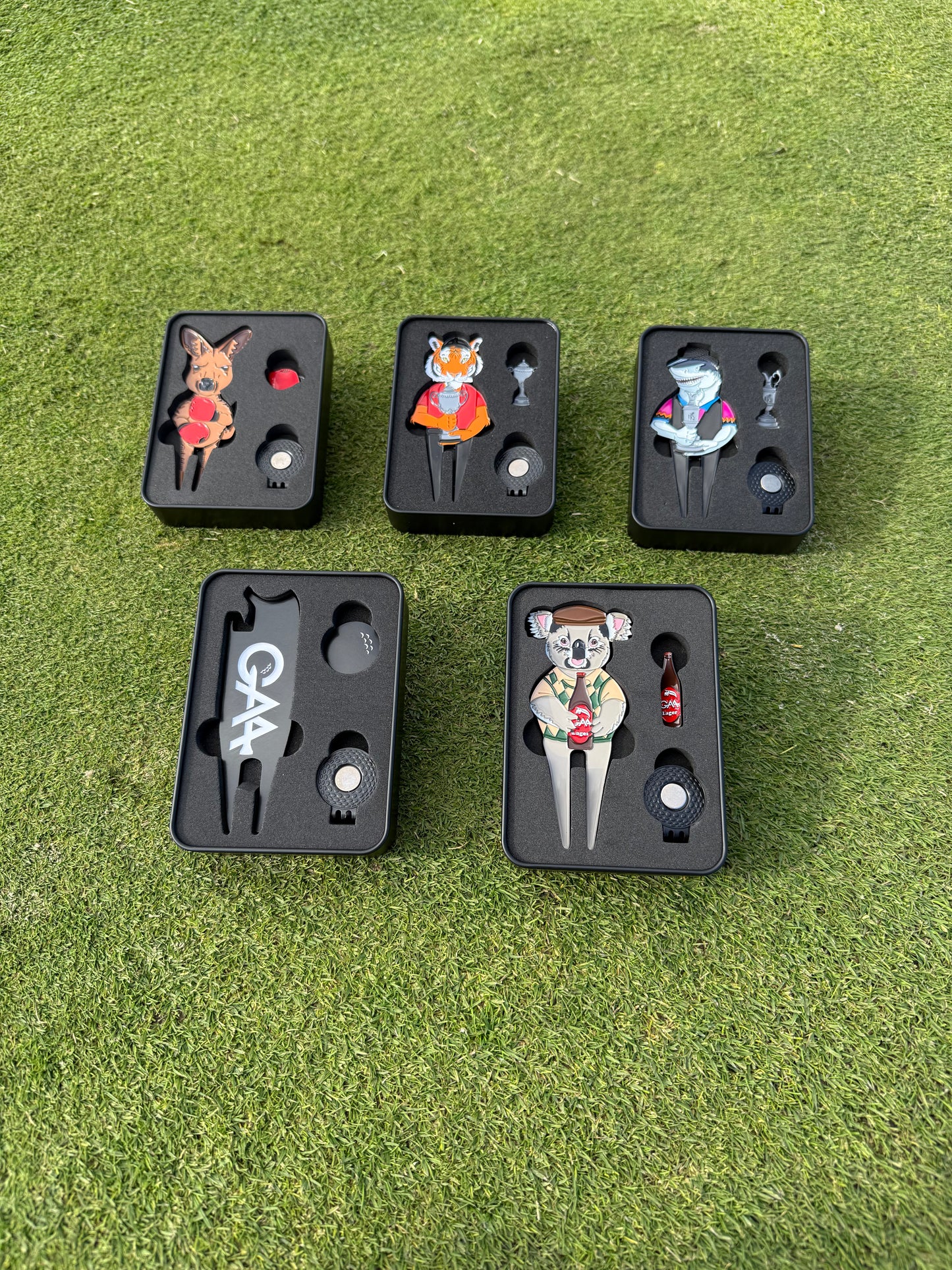 Great White Shark divot tool + ball marker & hat clip