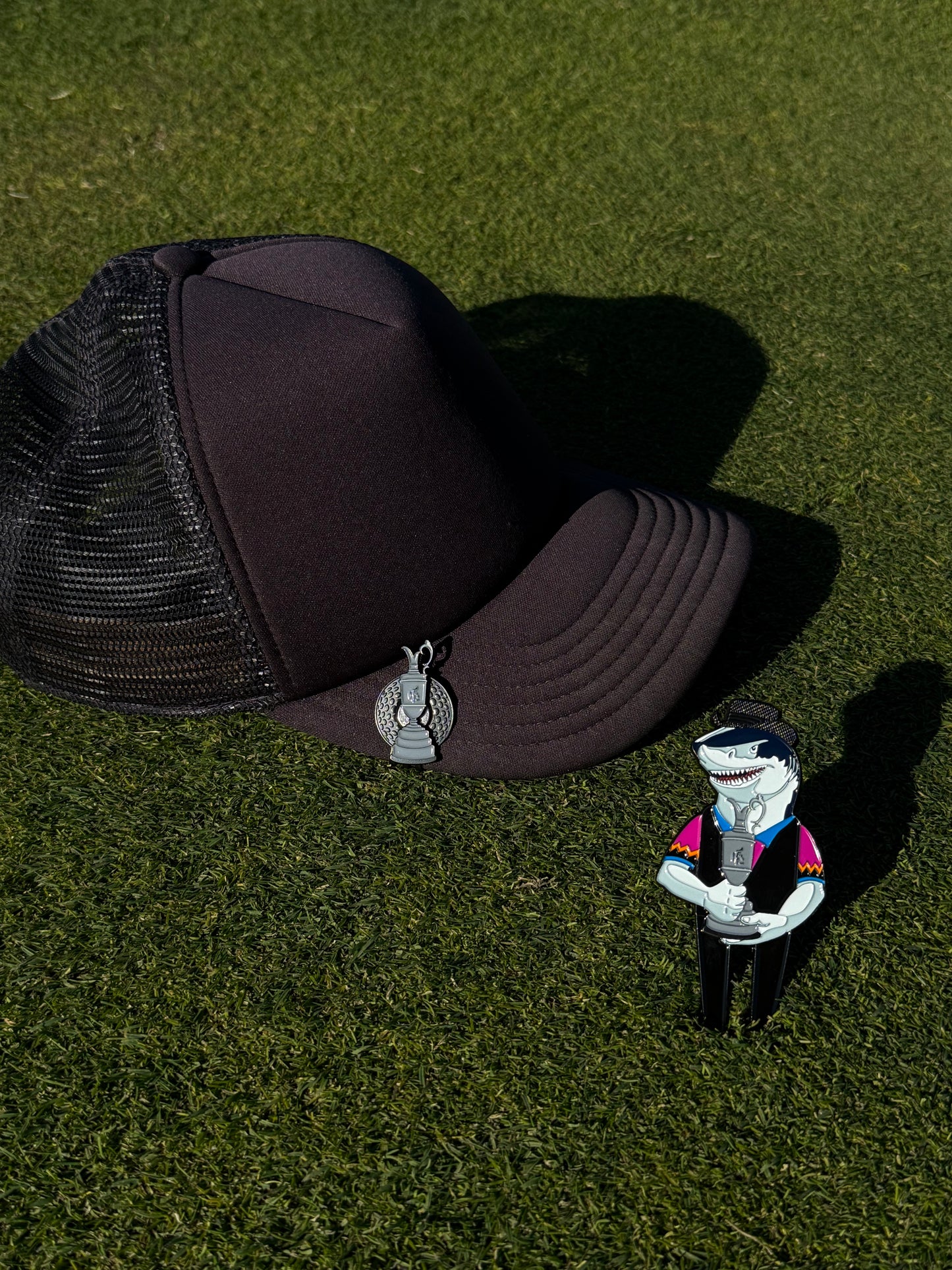 Great White Shark divot tool + ball marker & hat clip